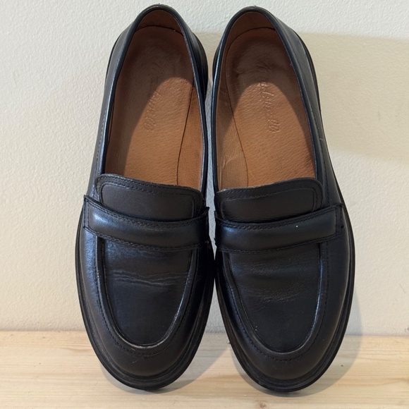 The Bradley Lugsole Loafer in Leather - Picture 3 of 6